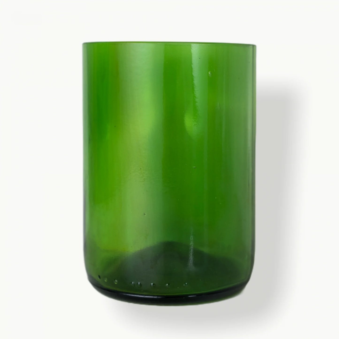 Trinkglas aus recycelter Weinflasche