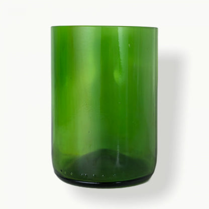 Trinkglas aus recycelter Weinflasche