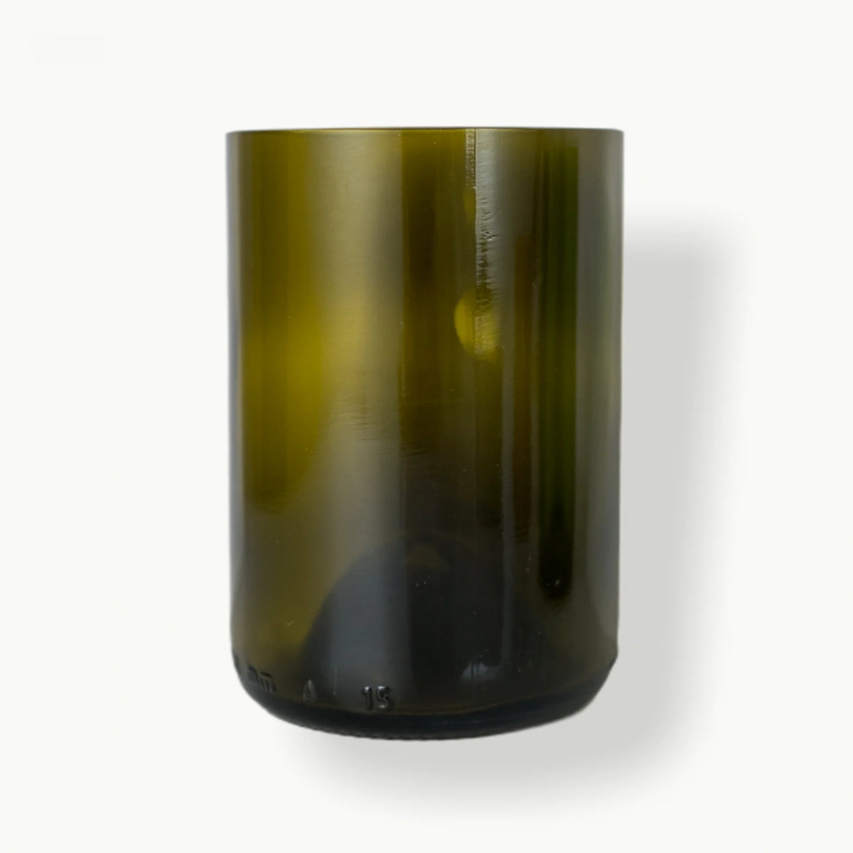 Trinkglas aus recycelter Weinflasche
